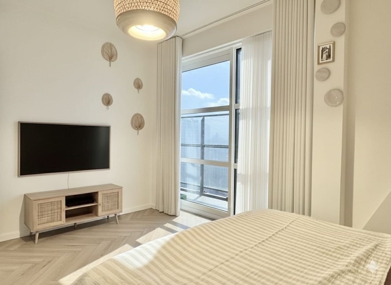 Spacious 4-room apartment with two balconies - Image 10