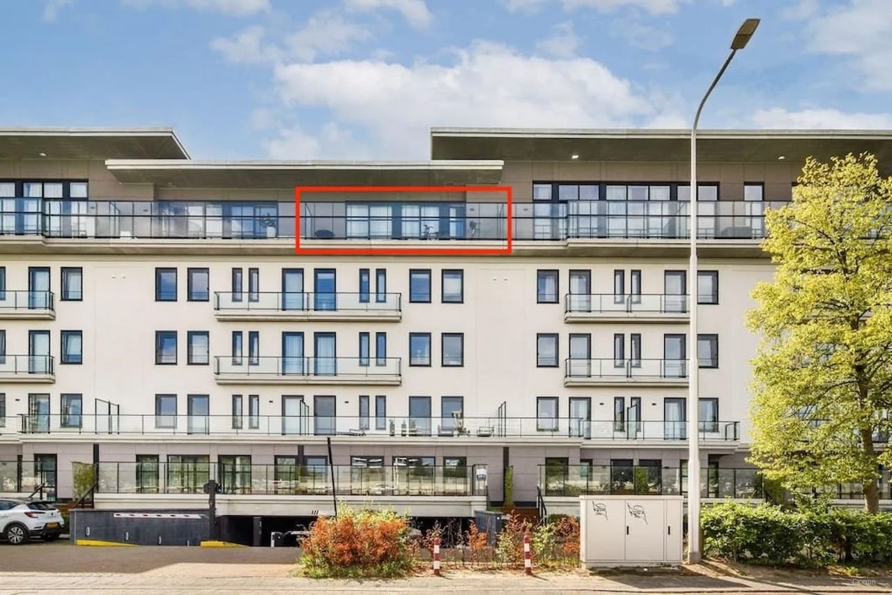 Spacious 4-room apartment with two balconies - Image 17