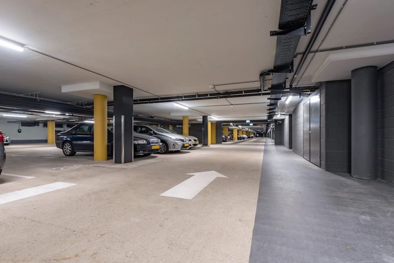 Spacious 4-room apartment with two balconies - Image 18