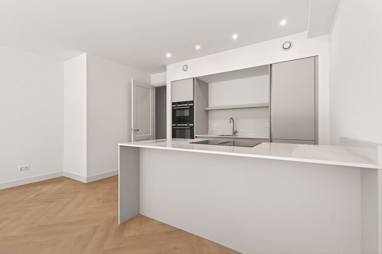 Renovated ground-floor apartment with garden in De Pijp - Image 3