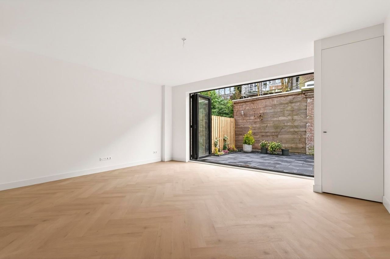 Renovated ground-floor apartment with garden in De Pijp - Image 1