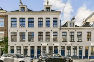 Dubbel benedenhuis met tuin in De Pijp