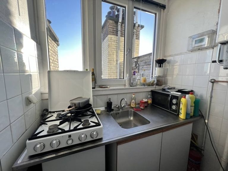 Spacious 30m² room in Voorburg - Image 5