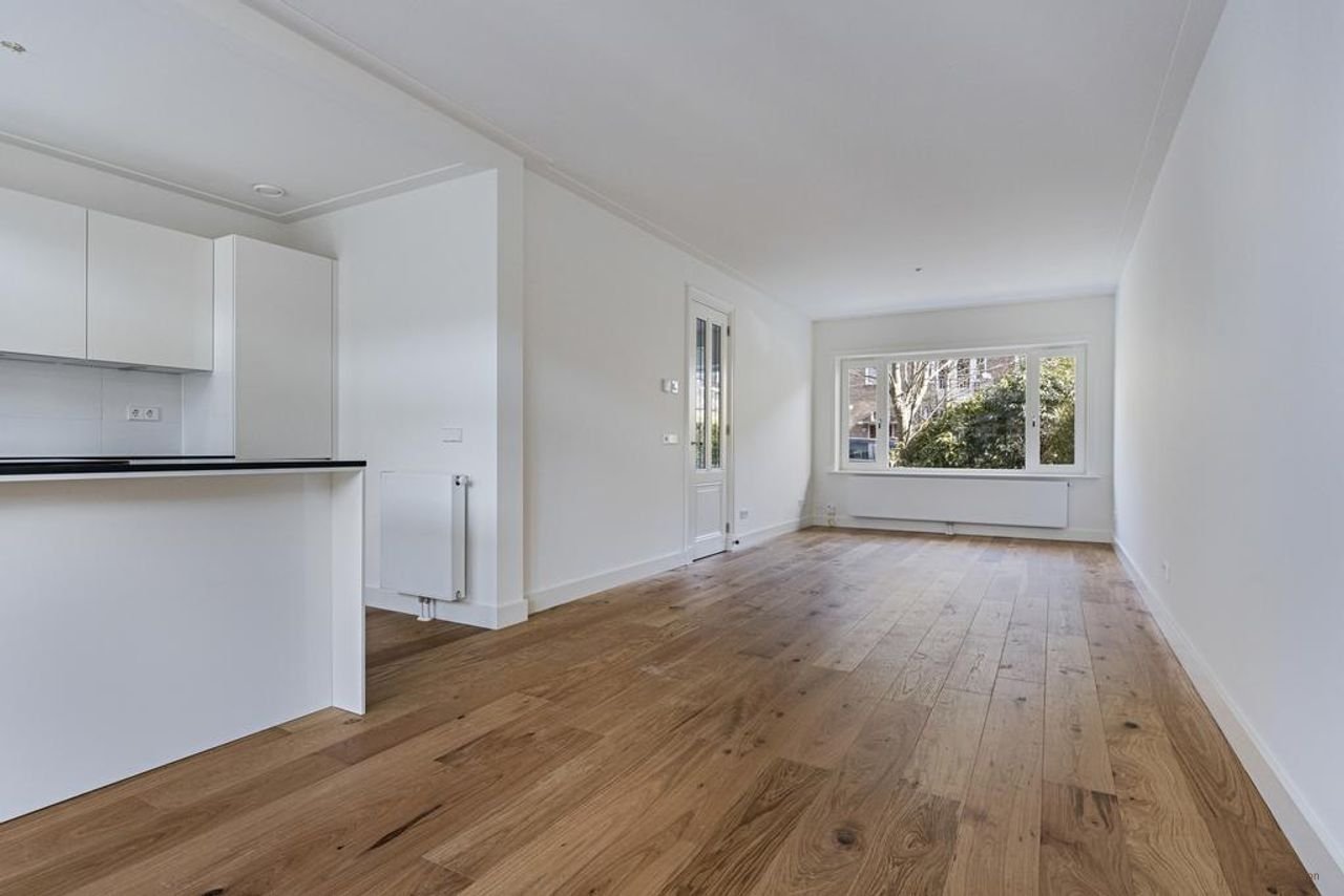 Renovated 1930s home with garden - Image 9