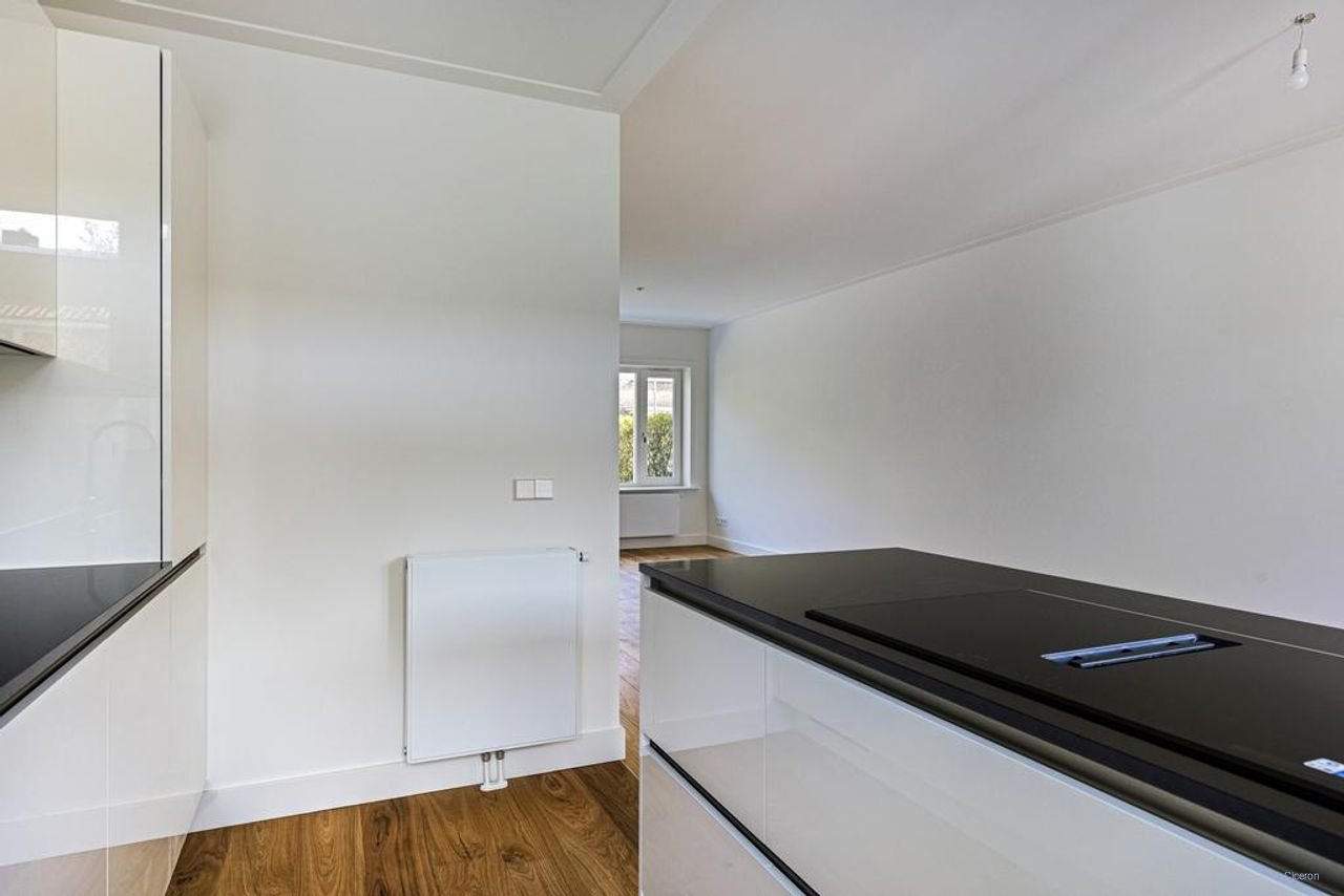 Renovated 1930s home with garden - Image 15