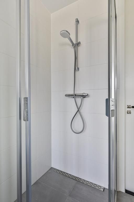 Renovated 1930s home with garden - Image 18