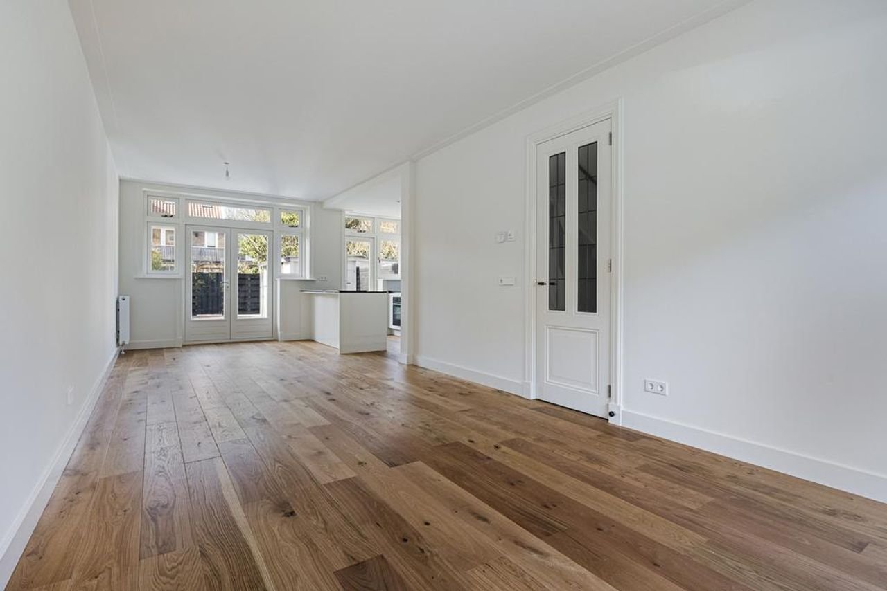 Renovated 1930s home with garden - Image 8