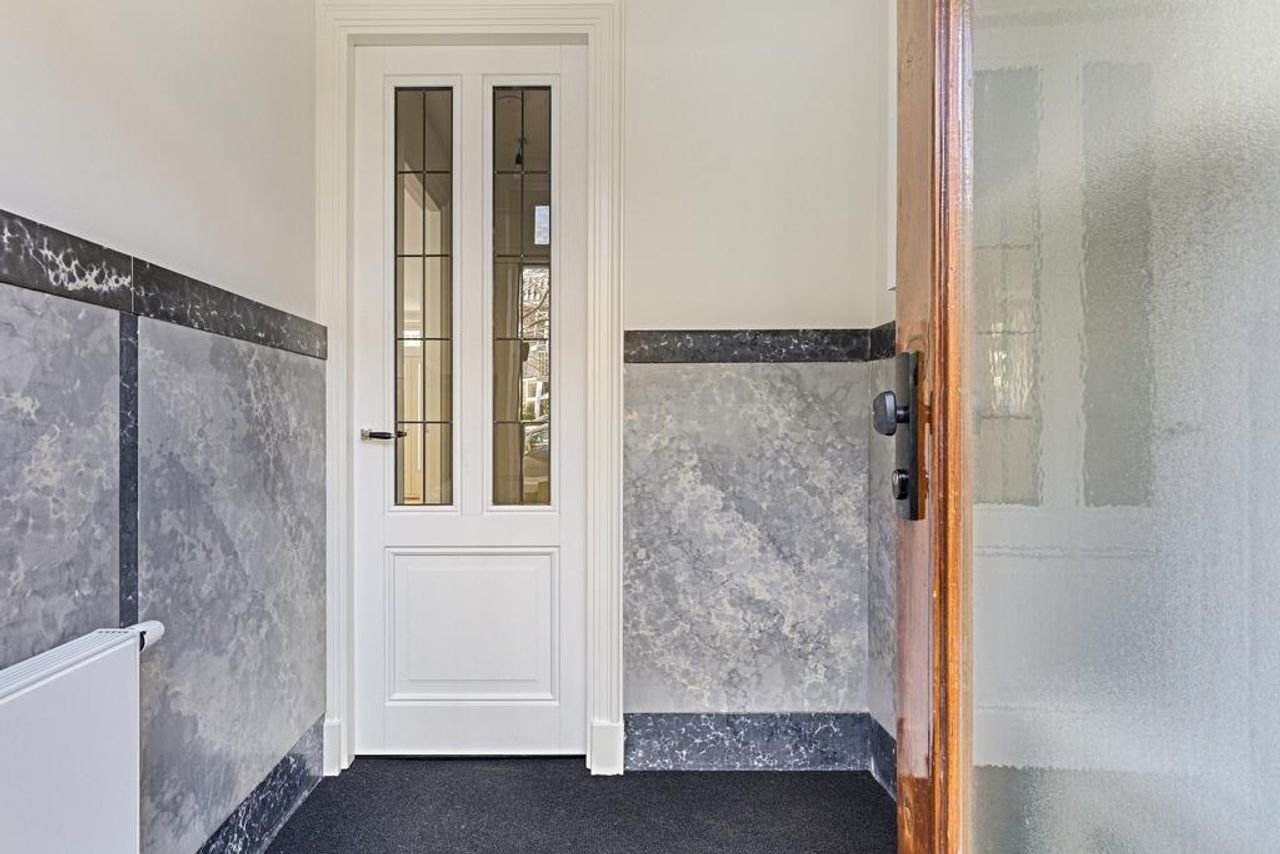 Renovated 1930s home with garden - Image 4