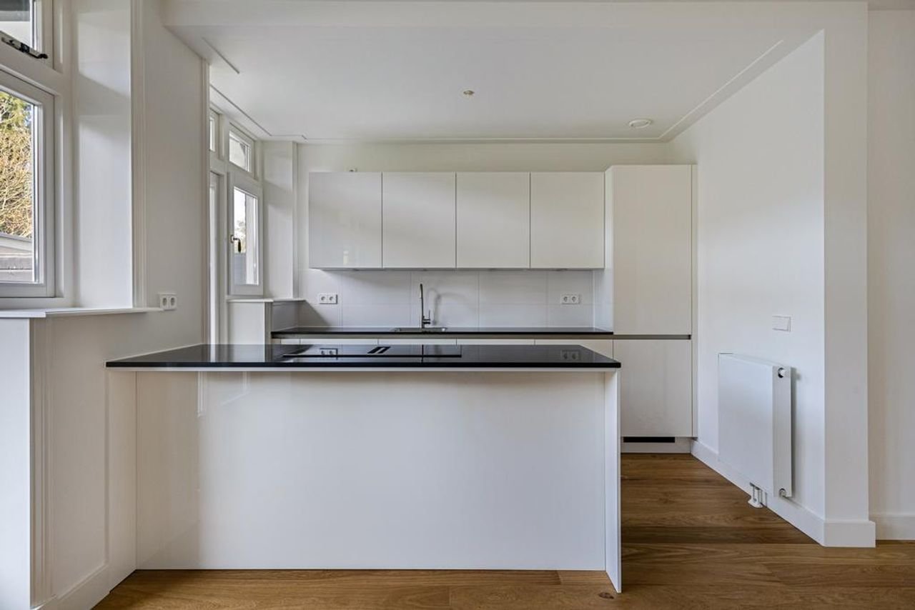 Renovated 1930s home with garden - Image 12