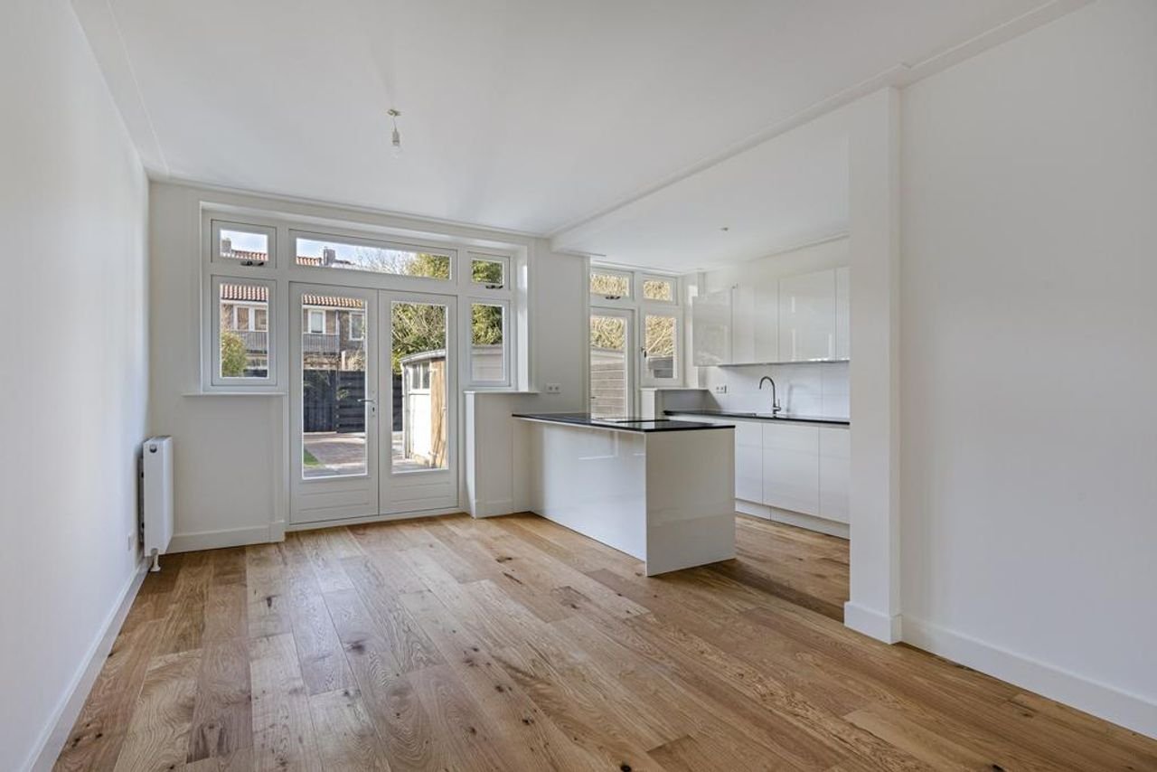 Renovated 1930s home with garden - Image 11