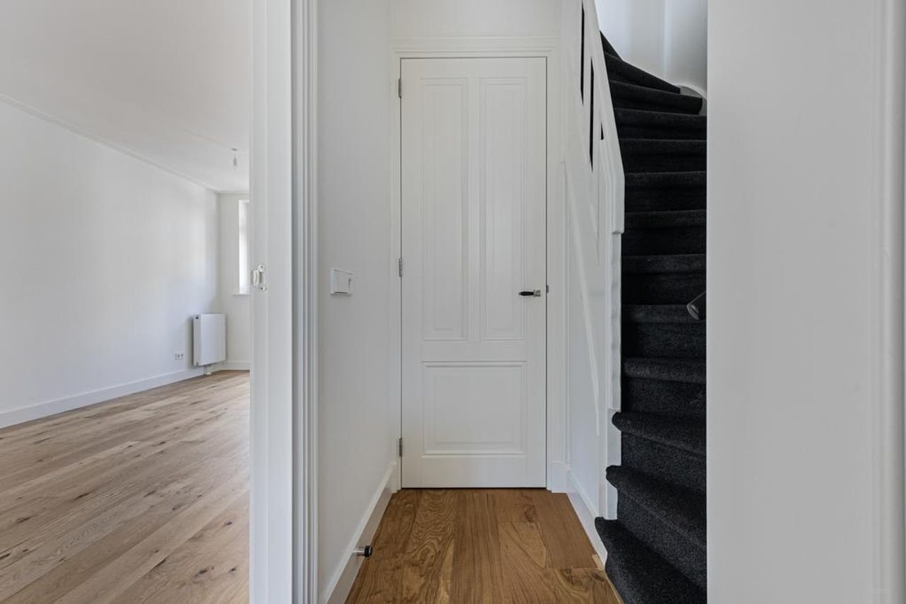 Renovated 1930s home with garden - Image 7