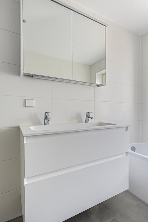 Renovated 1930s home with garden - Image 17