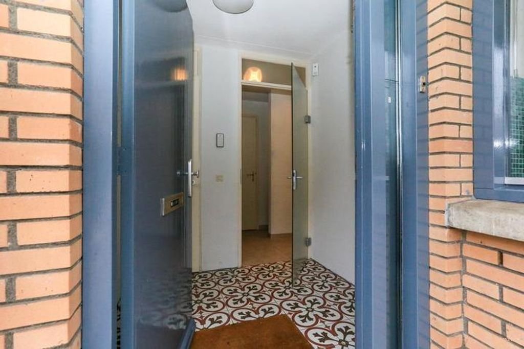 Bright corner house with garden in Voorburg West - Image 2