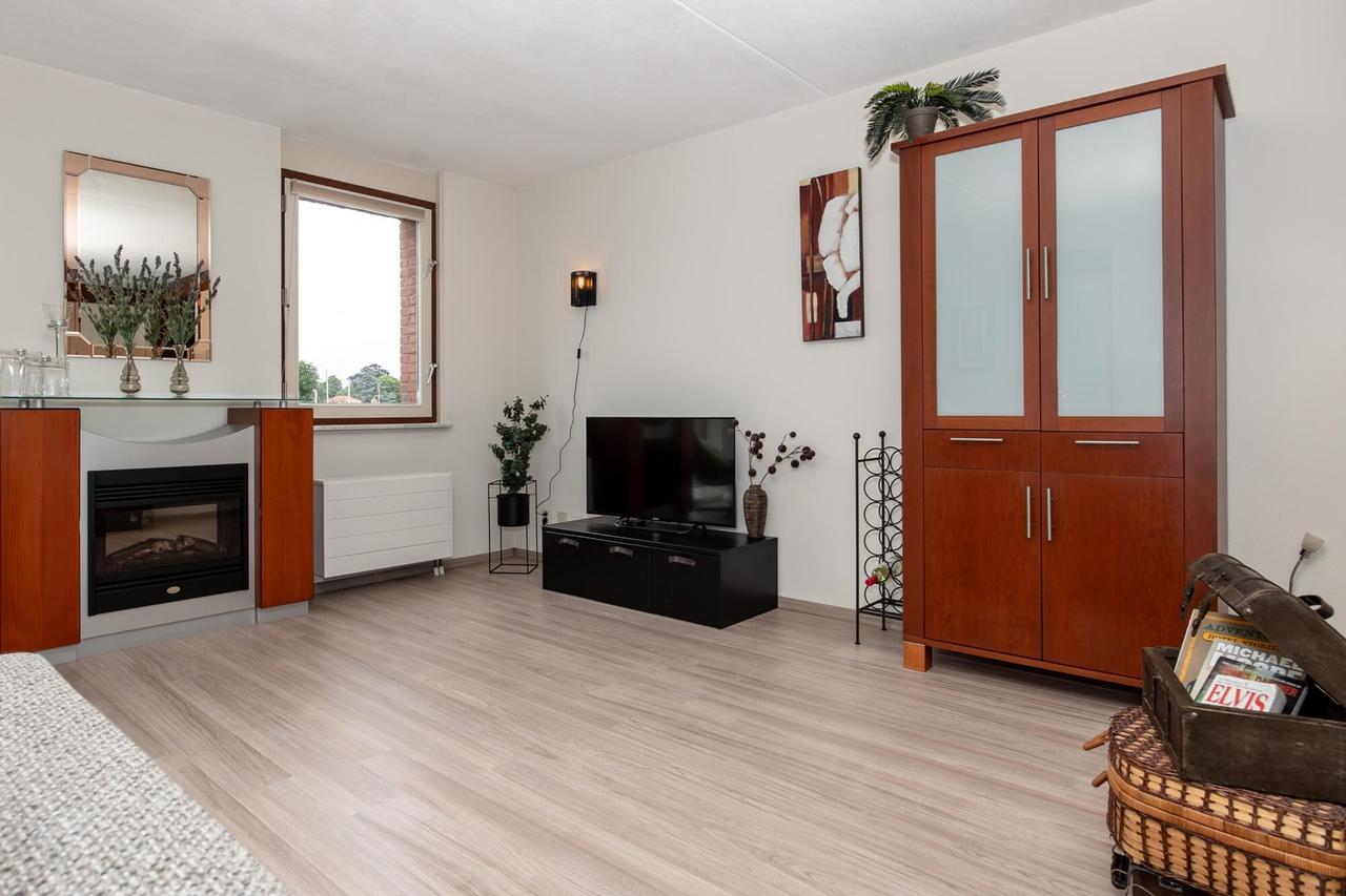 Furnished Apartment with Harbor View - Image 3