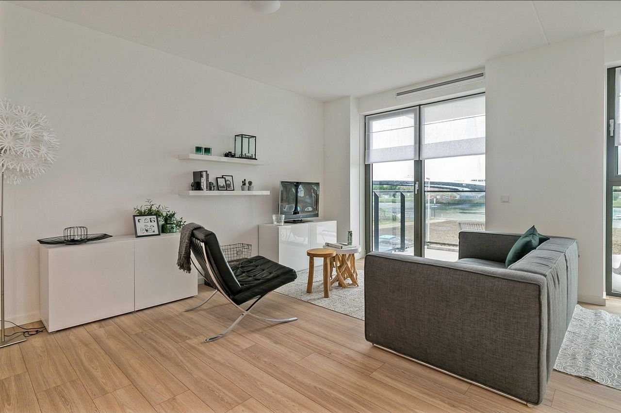 2-bedroom corner apartment overlooking the Amsterdam-Rhine Canal - Image 12