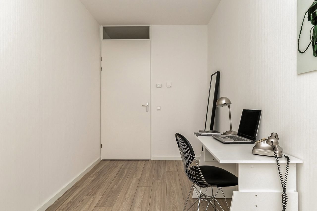 2-bedroom corner apartment overlooking the Amsterdam-Rhine Canal - Image 16