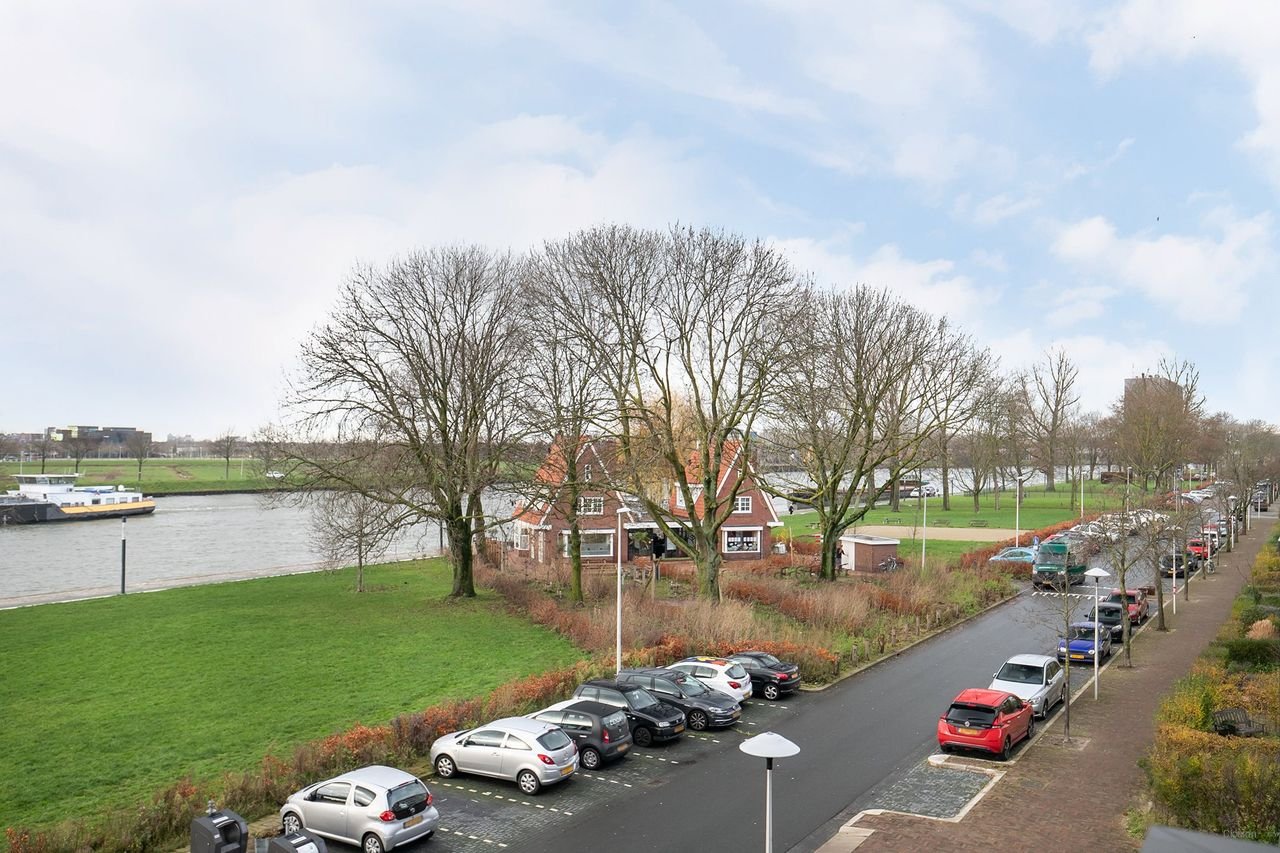 2-bedroom corner apartment overlooking the Amsterdam-Rhine Canal - Image 20