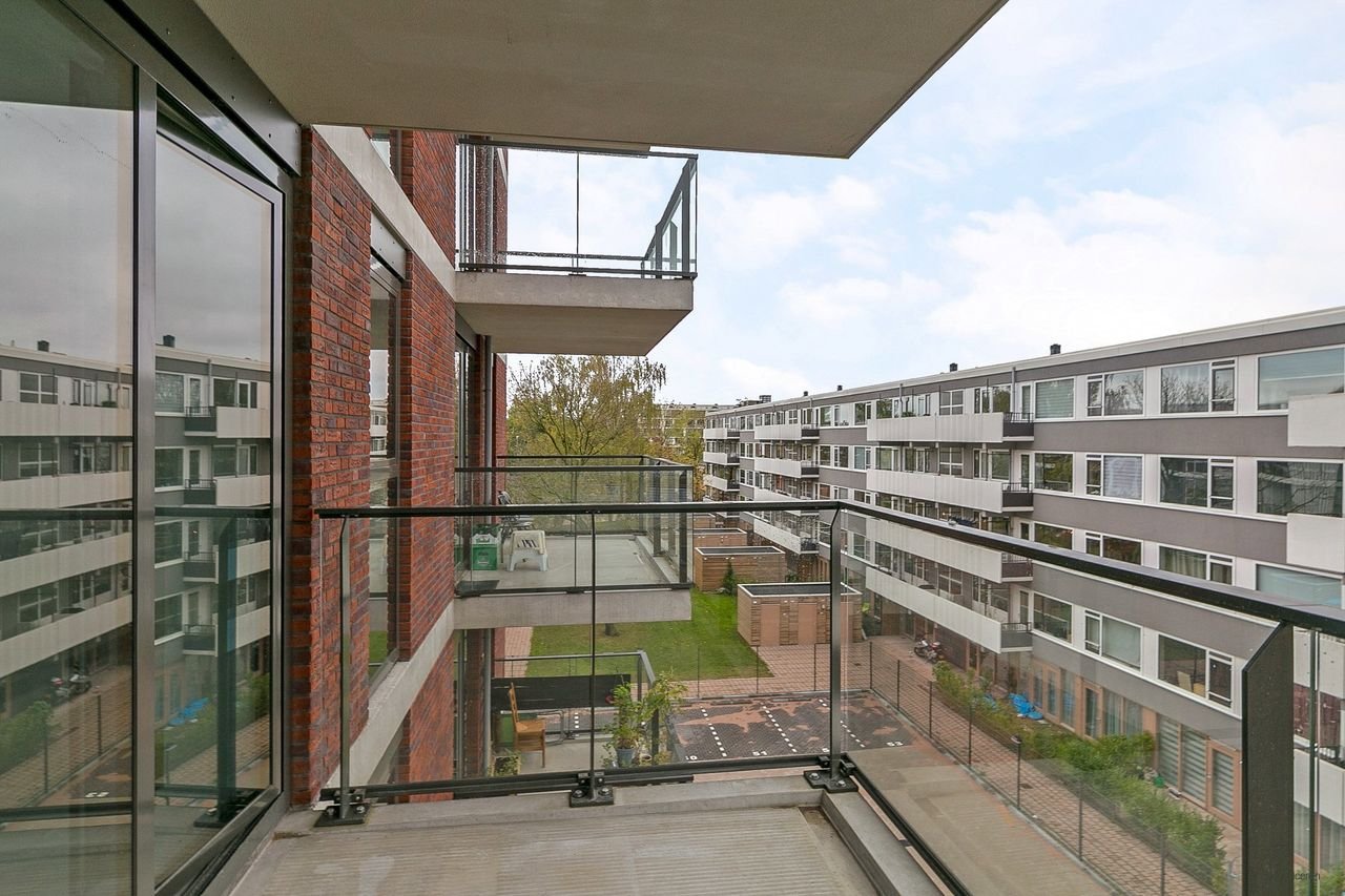 2-bedroom corner apartment overlooking the Amsterdam-Rhine Canal - Image 19