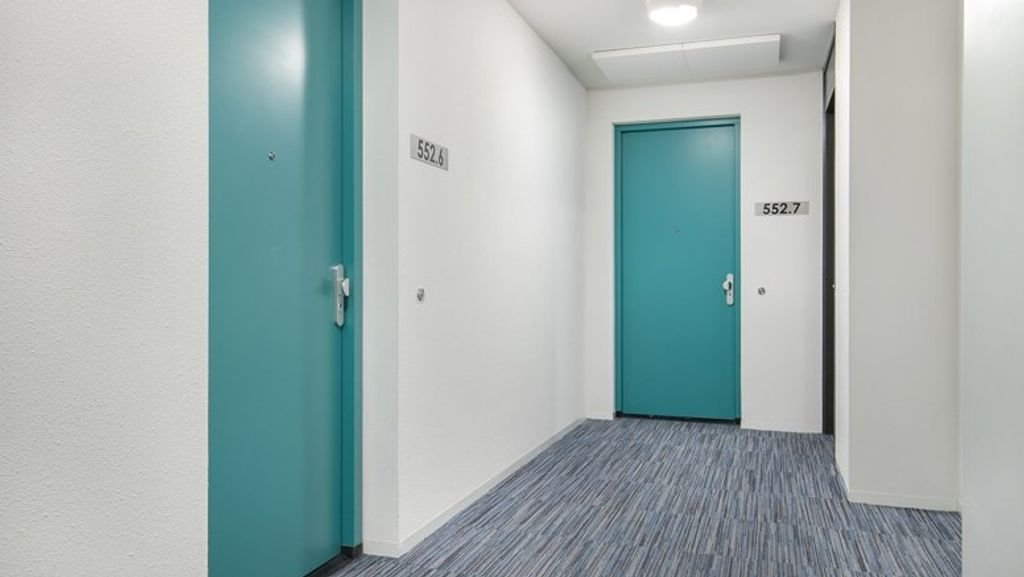 2-bedroom corner apartment overlooking the Amsterdam-Rhine Canal - Image 4