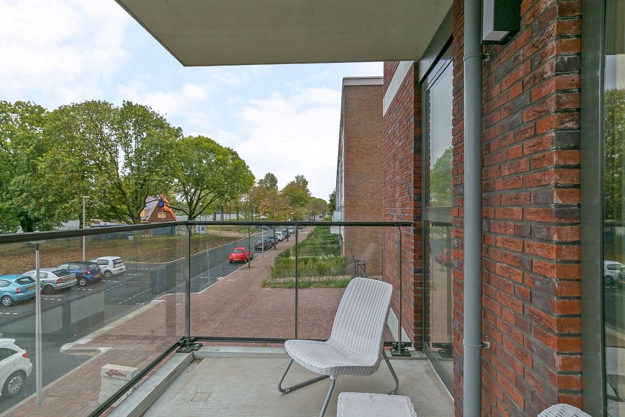 2-bedroom corner apartment overlooking the Amsterdam-Rhine Canal - Image 14