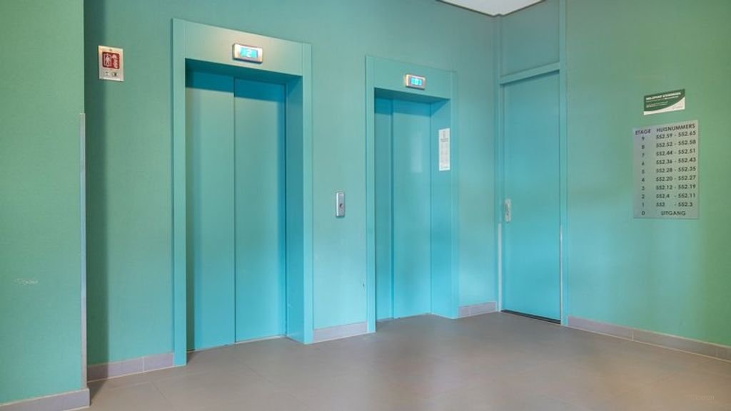 2-bedroom corner apartment overlooking the Amsterdam-Rhine Canal - Image 1