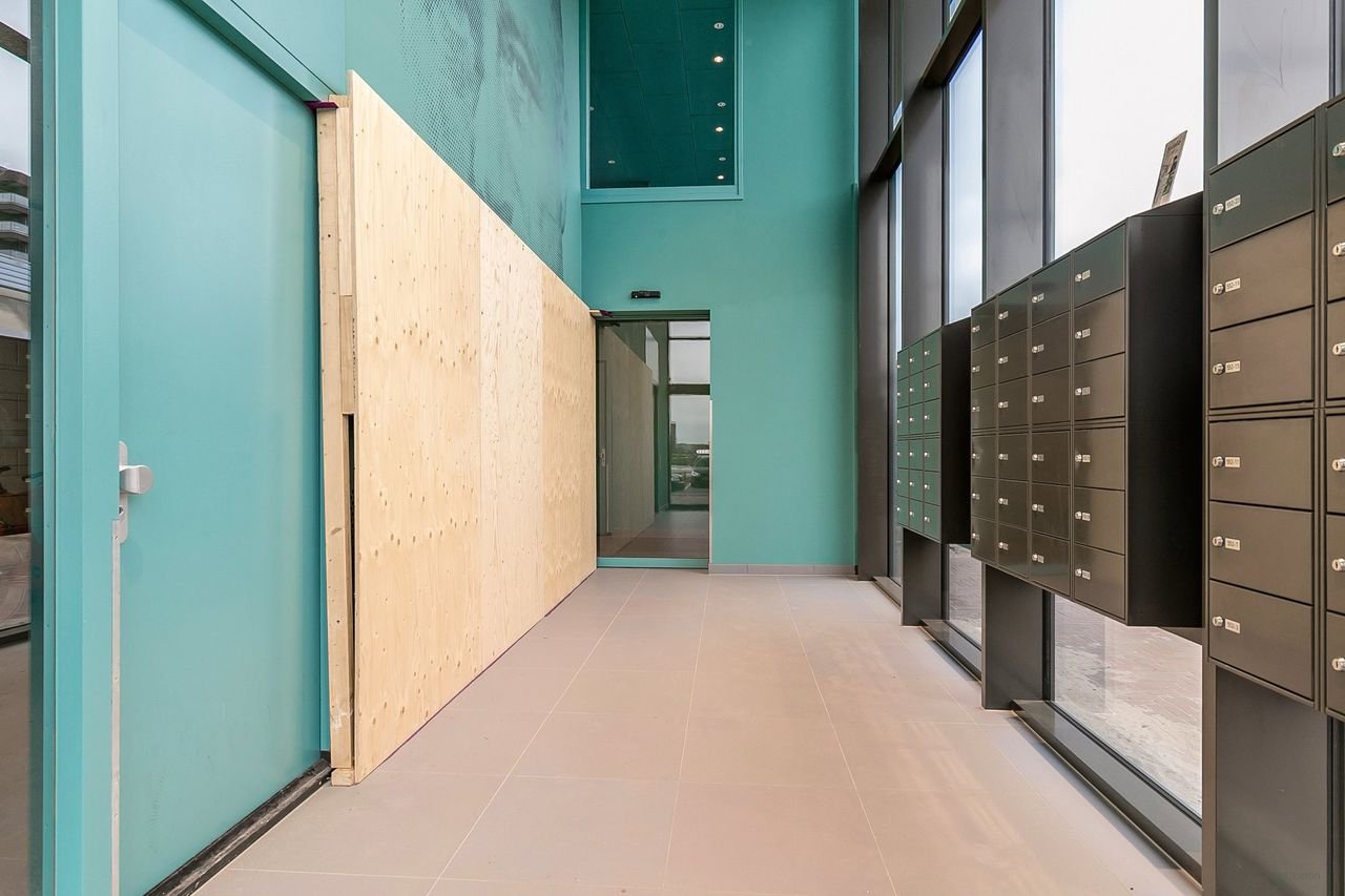 2-bedroom corner apartment overlooking the Amsterdam-Rhine Canal - Image 6