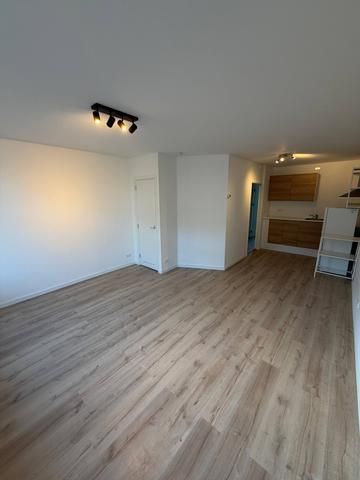 Opgeknapt appartement met balkon in Oud-West - Afbeelding 2