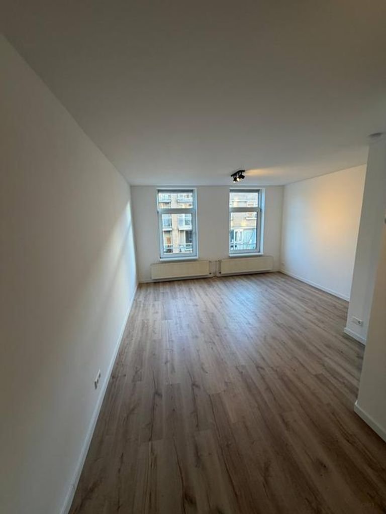 Opgeknapt appartement met balkon in Oud-West - Afbeelding 1