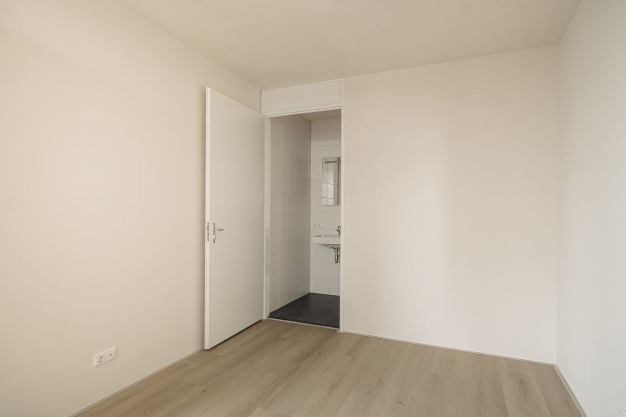 Licht appartement op de 11e etage - Afbeelding 9
