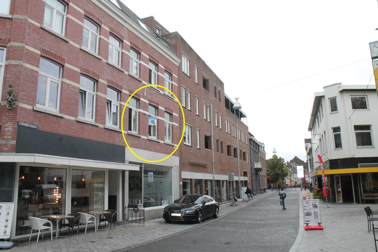 Modern apartment with roof terrace near the station - Image 1