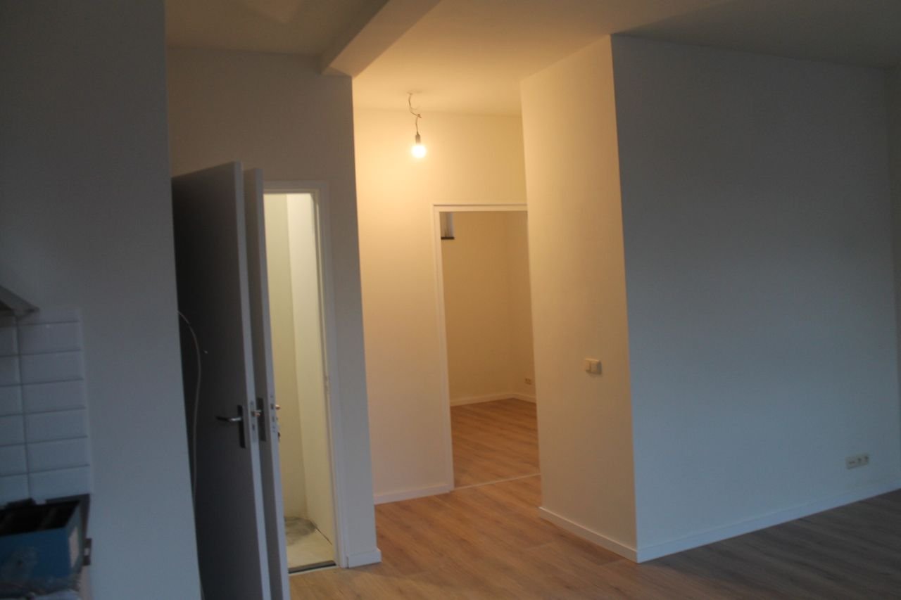 Modern apartment with roof terrace near the station - Image 7