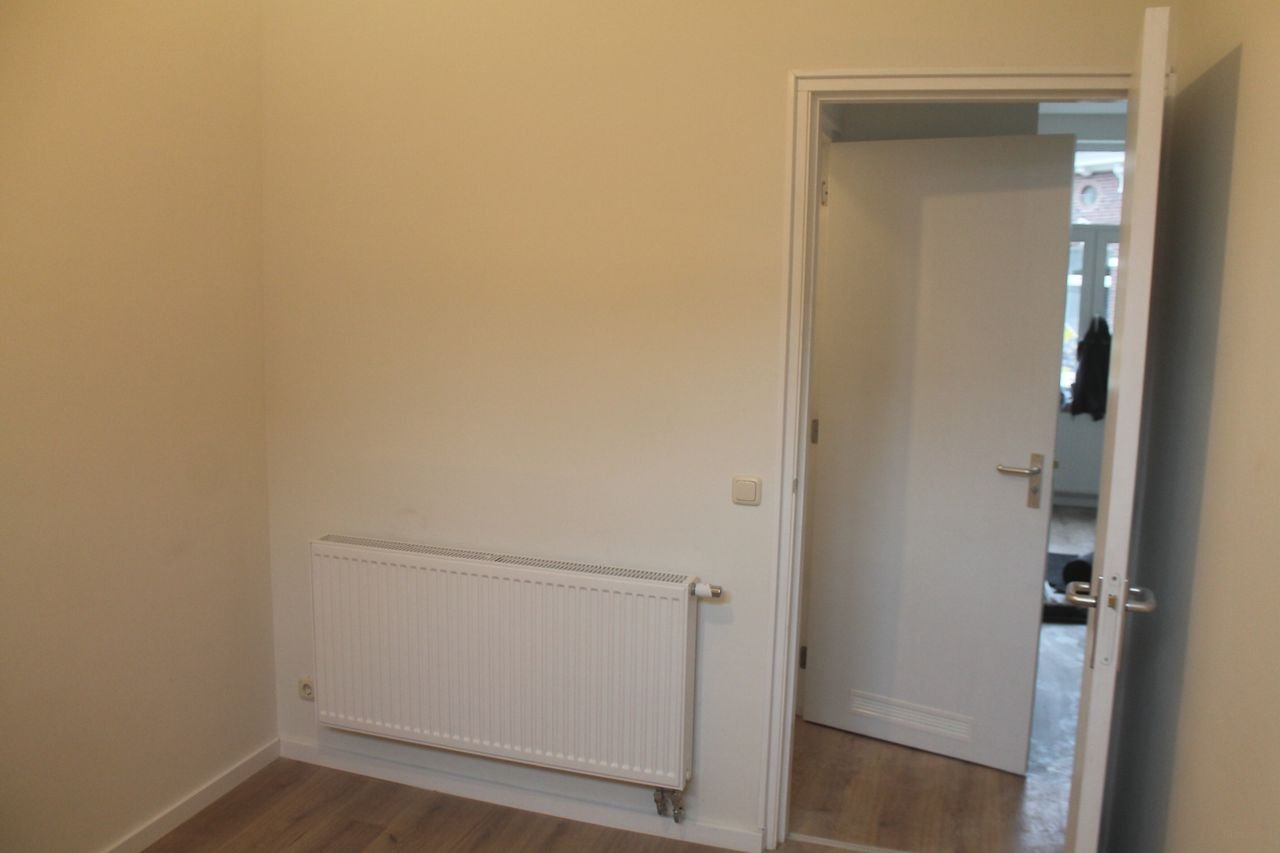 Modern apartment with roof terrace near the station - Image 5