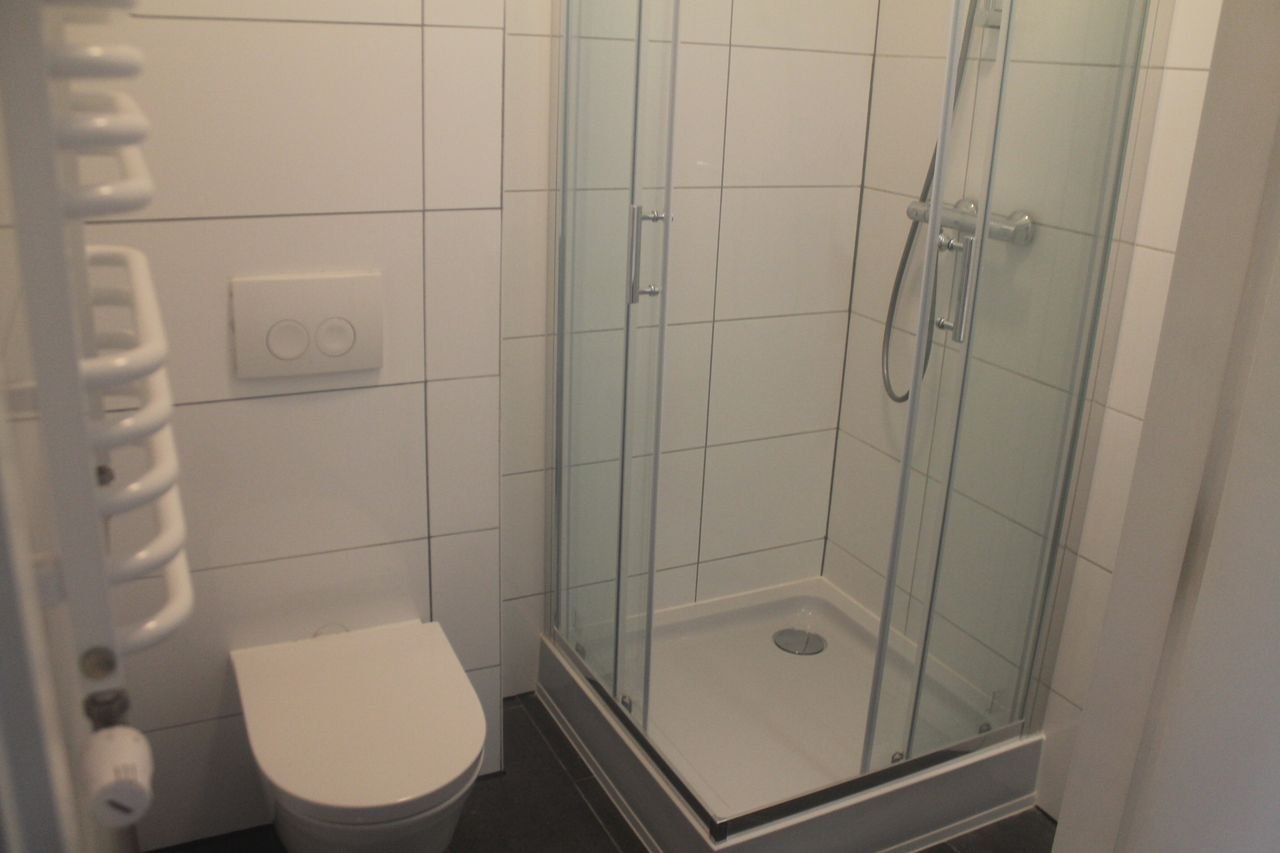 Modern apartment with roof terrace near the station - Image 3