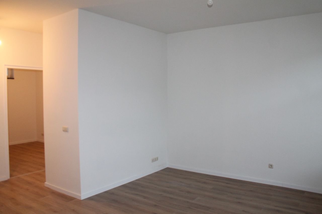 Modern apartment with roof terrace near the station - Image 6