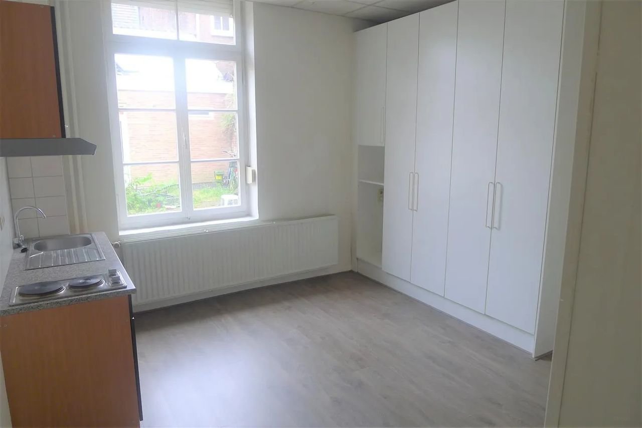 Double room in monumental building in the city center - Image 1