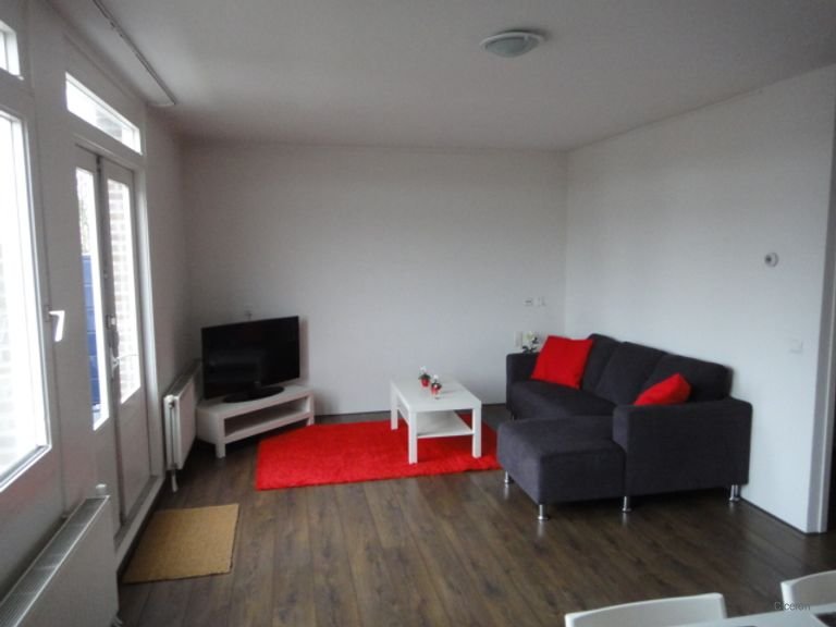 Licht appartement met balkon in Stratum - Afbeelding 2
