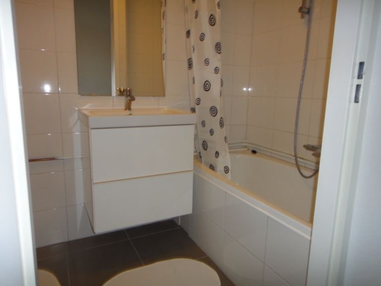 Licht appartement met balkon in Stratum - Afbeelding 9