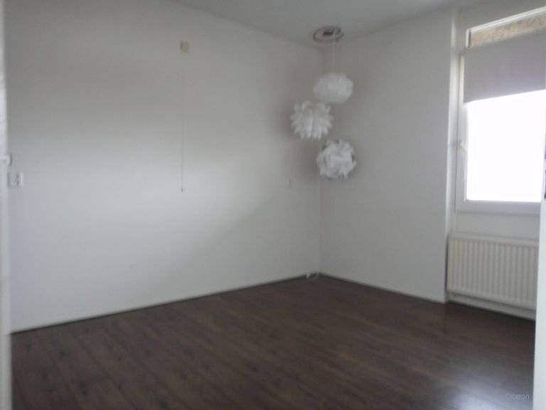 Licht appartement met balkon in Stratum - Afbeelding 7