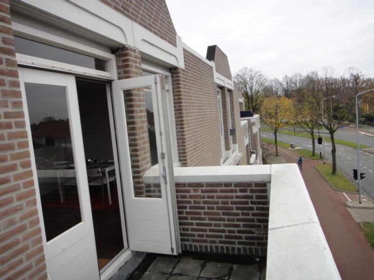 Licht appartement met balkon in Stratum - Afbeelding 12