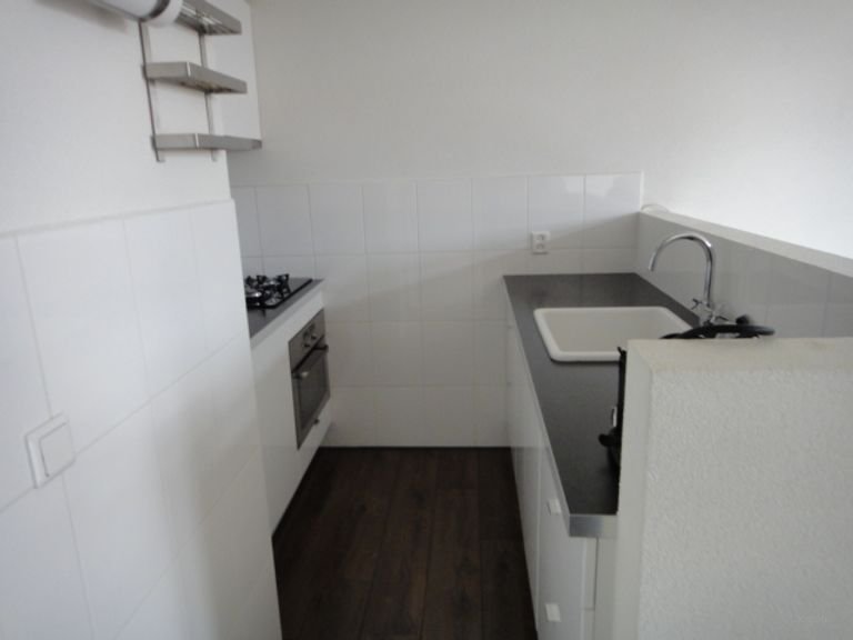 Licht appartement met balkon in Stratum - Afbeelding 4