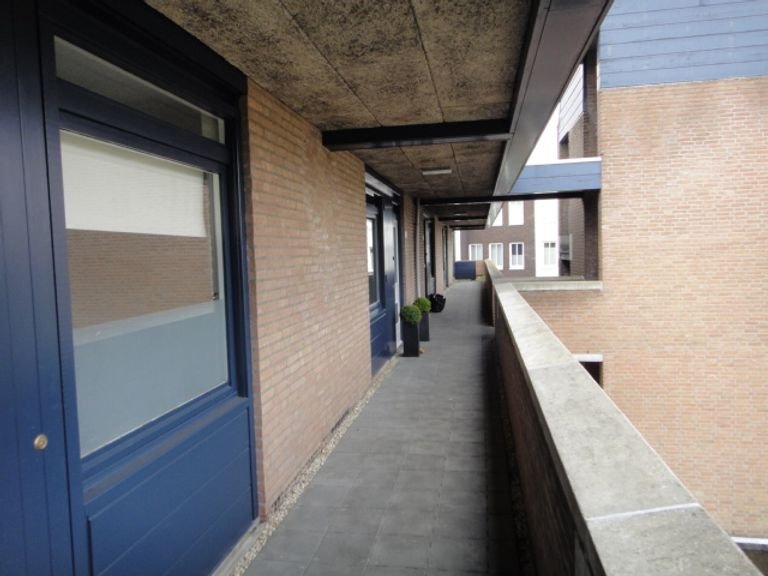 Licht appartement met balkon in Stratum - Afbeelding 13