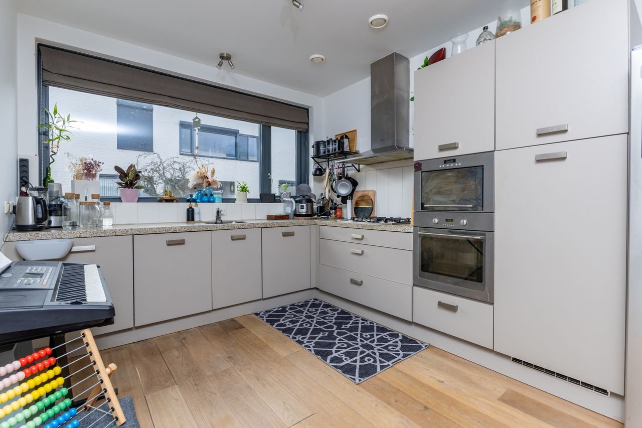 Modern huis met kantoor en carport - Afbeelding 9