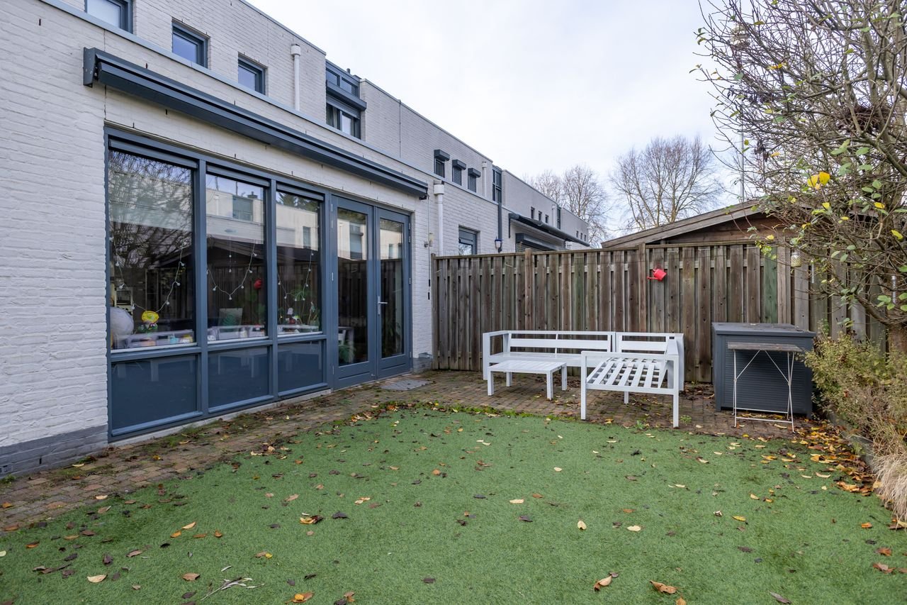 Modern huis met kantoor en carport - Afbeelding 13