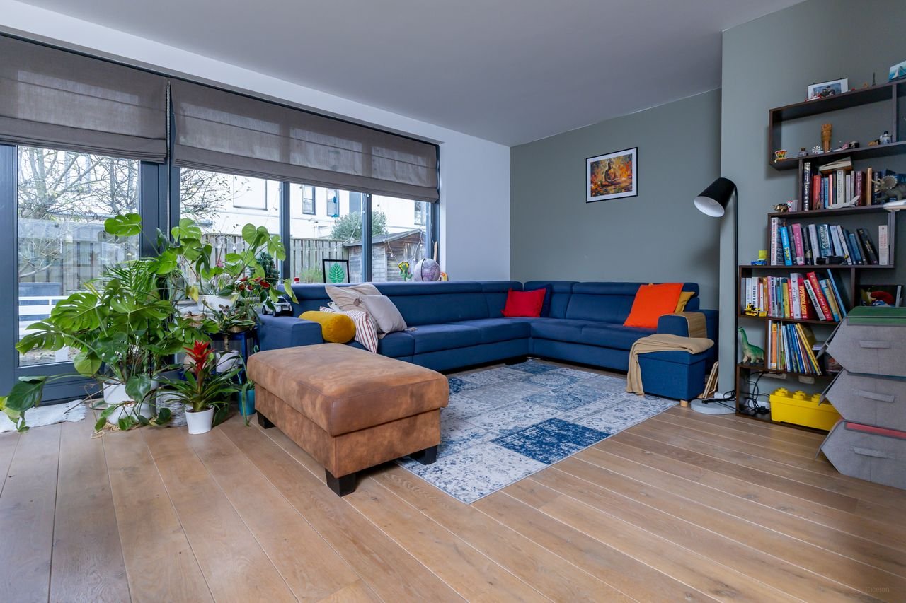 Modern huis met kantoor en carport - Afbeelding 3