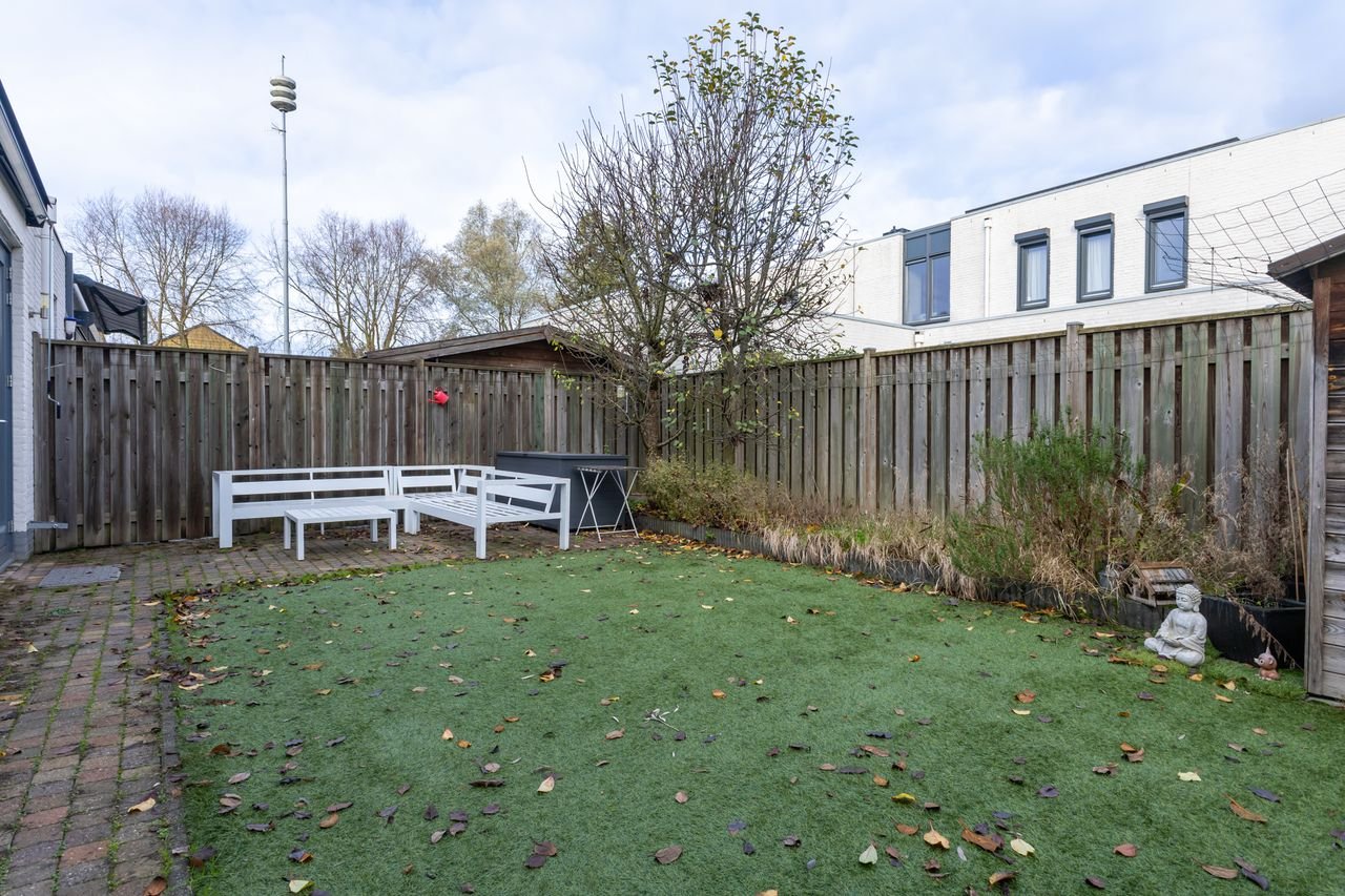 Modern huis met kantoor en carport - Afbeelding 12