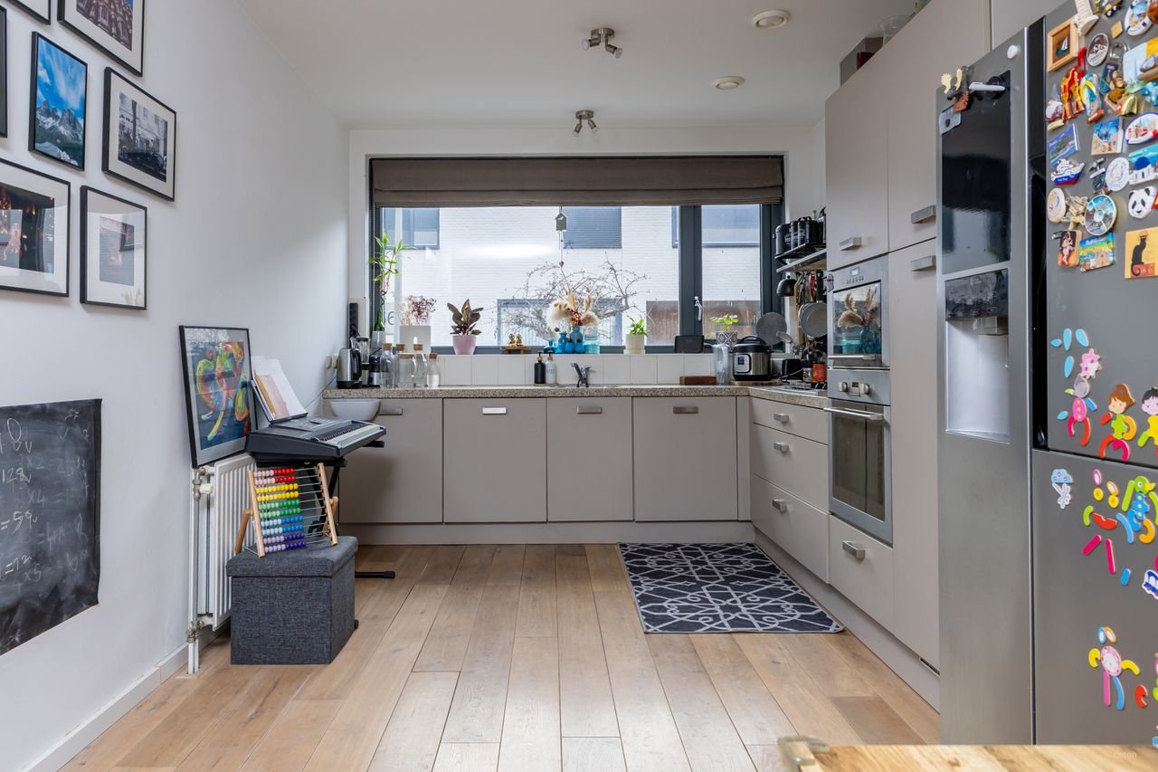 Modern huis met kantoor en carport - Afbeelding 8