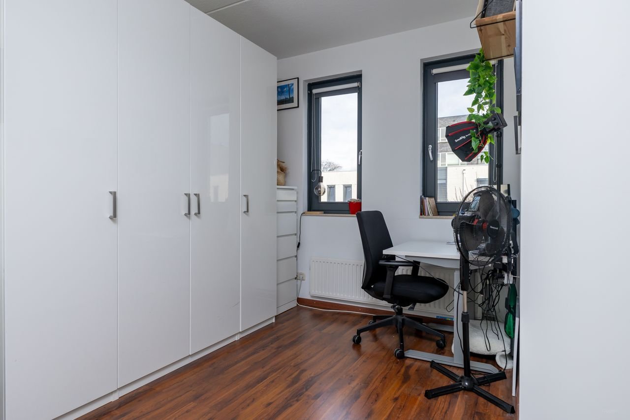 Modern huis met kantoor en carport - Afbeelding 17