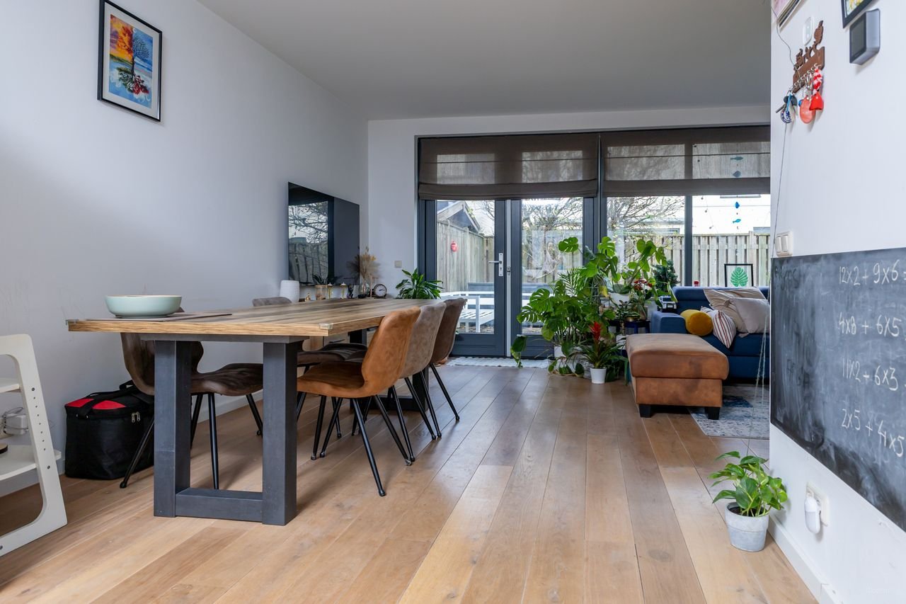 Modern huis met kantoor en carport - Afbeelding 7