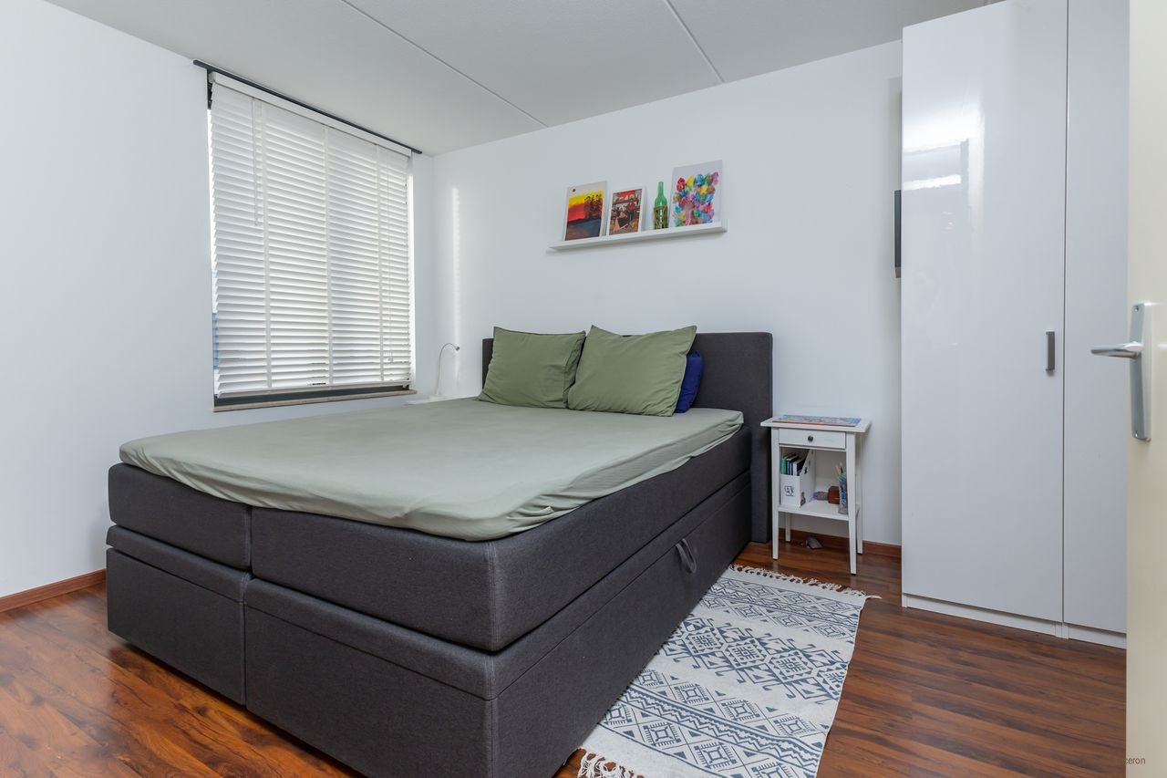 Modern huis met kantoor en carport - Afbeelding 16