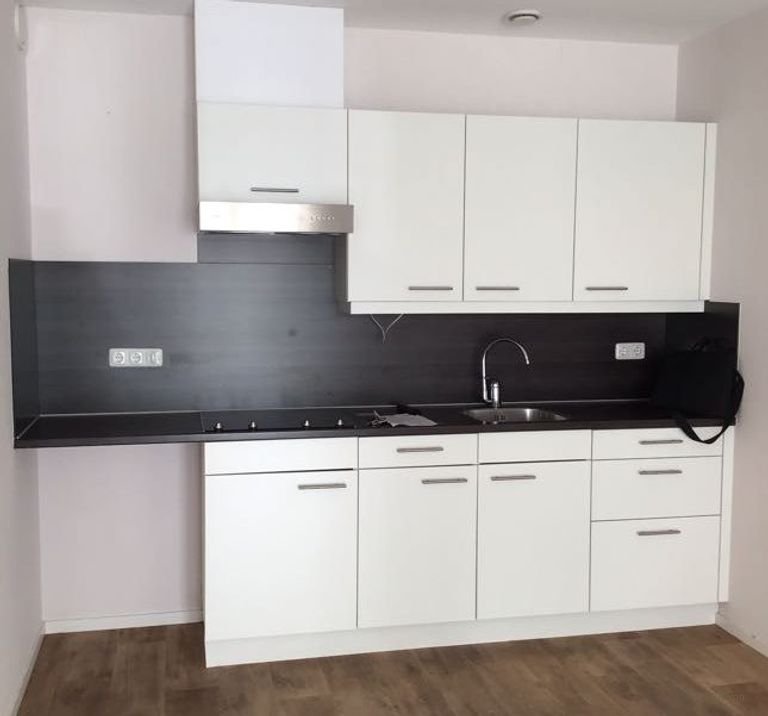 Modern 55+ apartment with sunny balcony - Image 4